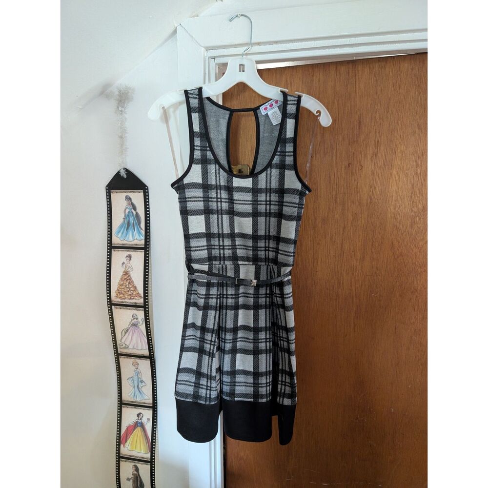 BLACK & WHITE TARTAN PLAID BELTED DRESS SIZE SMALL